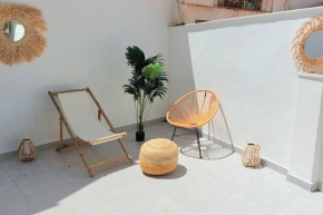 Boho Studio with Patio in Centre and Close to Beach